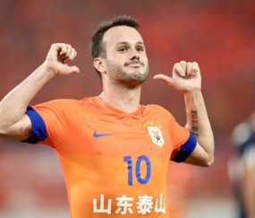 记者赞卡扎伊什维利：背后有压迫停球后还能找回平衡，牛！