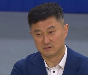 轰下45+19+11！广东内线又又被吊打，萨林杰戴耳机玩手机引争议