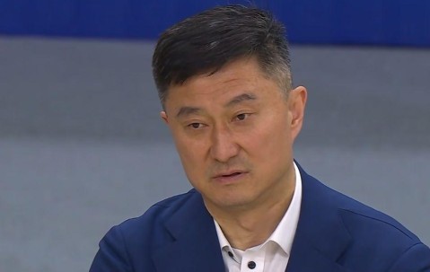 轰下45+19+11！广东内线又又被吊打，萨林杰戴耳机玩手机引争议